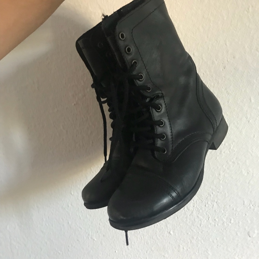 STEVE MADDEN COMBAT BOOTS